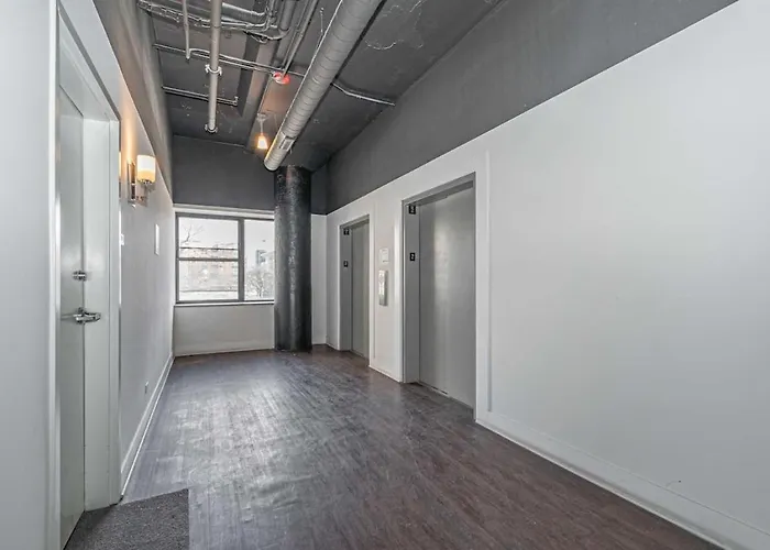 Ideal 3br Business Or Leisure In Fully Stocked Kitchen & Fast Internet With Optional Parking Near Soldier Field, Grant Park & Mccormick Place Chicago