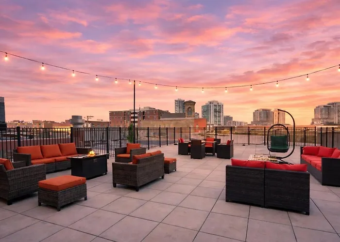 Ideal 3br Business Or Leisure In Fully Stocked Kitchen & Fast Internet With Optional Parking Near Soldier Field, Grant Park & Mccormick Place *
