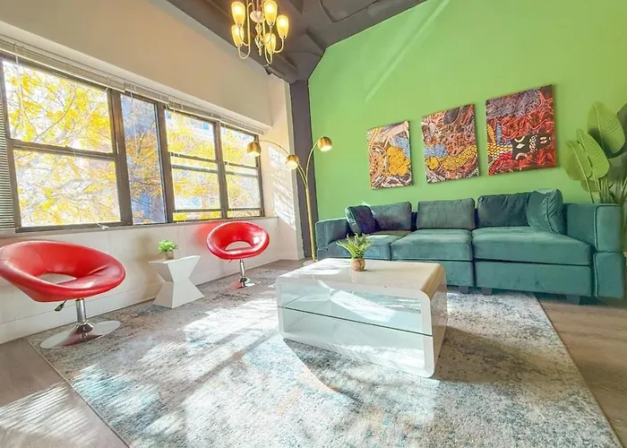 Ideal 3br Business Or Leisure In Fully Stocked Kitchen & Fast Internet With Optional Parking Near Soldier Field, Grant Park & Mccormick Place