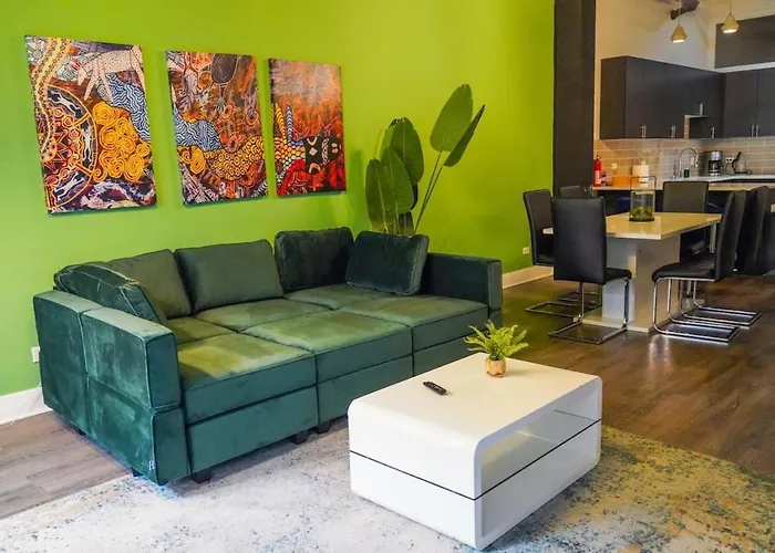 Ideal 3br Business Or Leisure In Fully Stocked Kitchen & Fast Internet With Optional Parking Near Soldier Field, Grant Park & Mccormick Place *